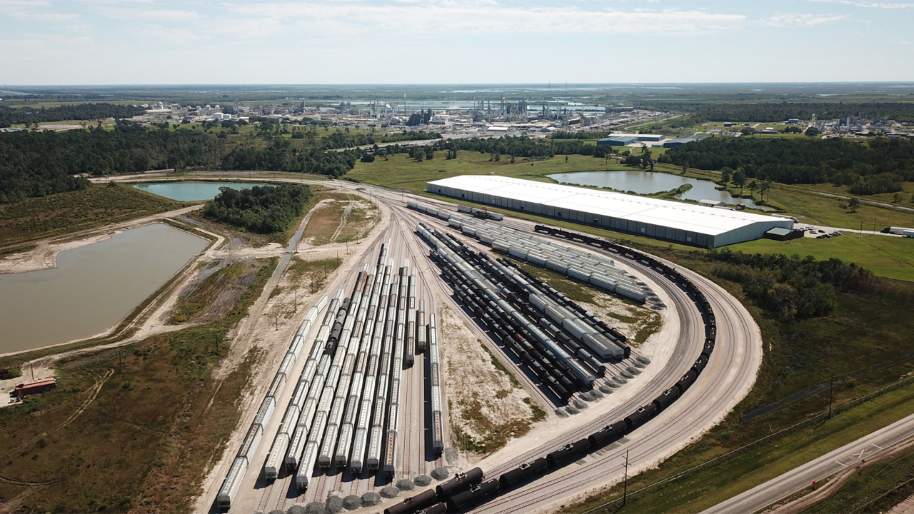 Pictured: Alpenglow and CC&L’s new Orange Rail terminal in Texas. (CNW Group/Alpenglow Rail)