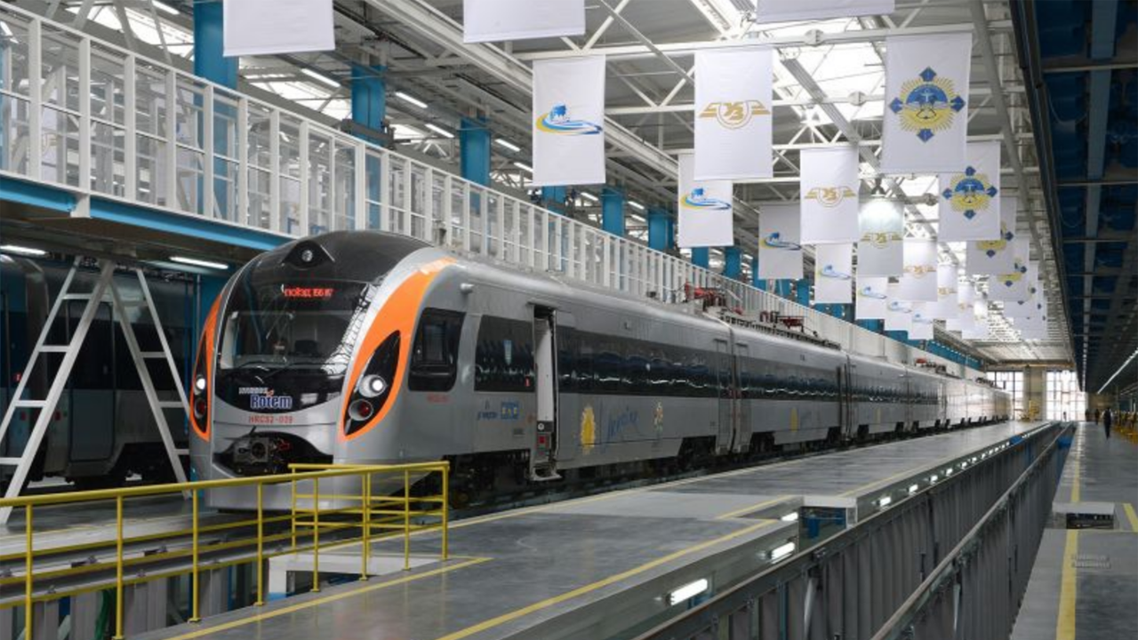 “Ukrainian National Railways is ready to provide trains for the evacuation of civilians if the Red Cross negotiates safe passage and humanitarian corridor,” the railway reported on March 3.