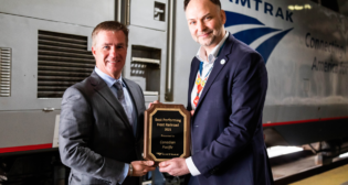 Amtrak President and CEO Stephen J. Gardner (right) recognized CP President and CEO Keith Creel with an award for earning an “A” on the Amtrak 2021 Host Railroad Report Card, which ranks Class I railroads for keeping its trains on time. The two are pictured at Amtrak Chicago Union Station.