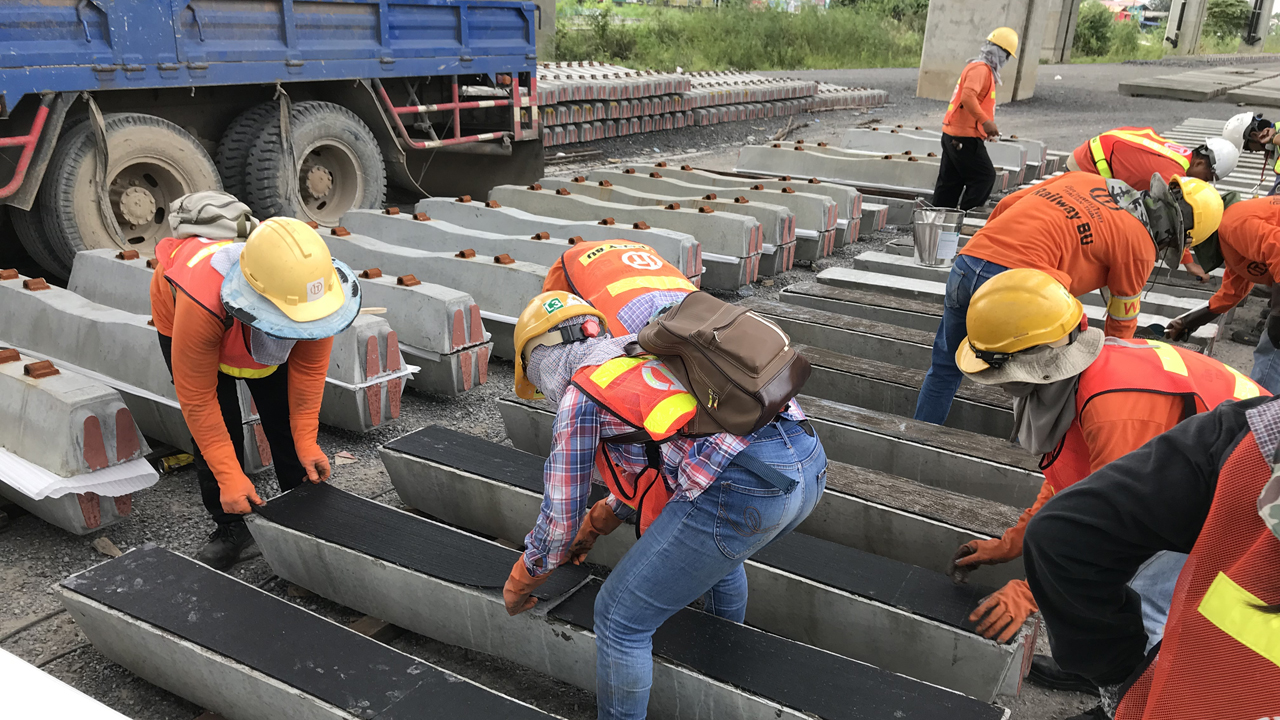 Pandrol’s under tie pads are manufactured using about 5 pounds (or 2.3 kilograms) of end-of-life tires per tie, which the company said produces “a carbon footprint that is less than half of the same product using virgin material.” It noted that “[e]very kilometer of railway track installed with Pandrol’s Under Sleeper [tie] Pads saves 3,000 tires from landfill or burning.”