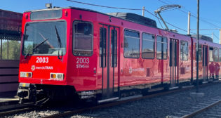 “As MTS modernizes its Trolley fleet, we are very glad to see our older [second-generation] models continue to be put to use, serving the people of Mendoza to carry residents to work, school and other activities, just like they’ve been doing in San Diego for almost 30 years,” said Sharon Cooney, CEO of MTS, which ordered 45 new S70 low-floor LRVs from Siemens in 2016, the first of which was delivered in 2018. (Pictured: LRV ready to roll in Argentina.)