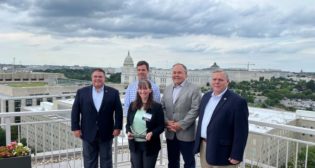 2022 John H. Chafee Environmental Excellence Award Winner Jamie Helmer with (from left to right) NS's Tom Schnautz, Matt Gernaud, Josh Raglin and David Schoendorfer. (Photo Courtesy of AAR, via Twitter)