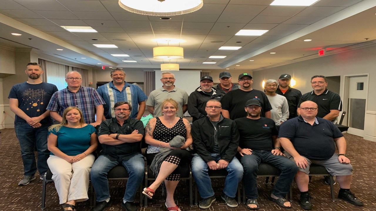 VIA Rail bargaining committee group photo. (CNW Group/Unifor)
