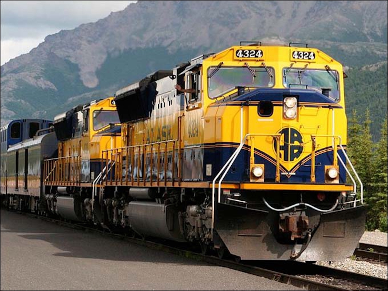The newly formed External Issues Review Committee supports the mission, goals and business of Alaska Railroad.
