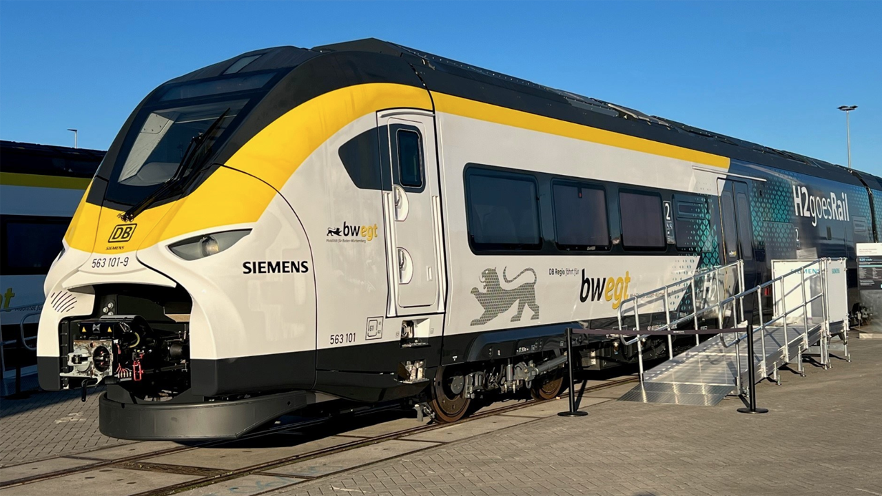 Pictured: Ballard-powered Siemens MIREO PLUS H2. (Photograph Courtesy of CNW Group/Ballard Power Systems Inc.)