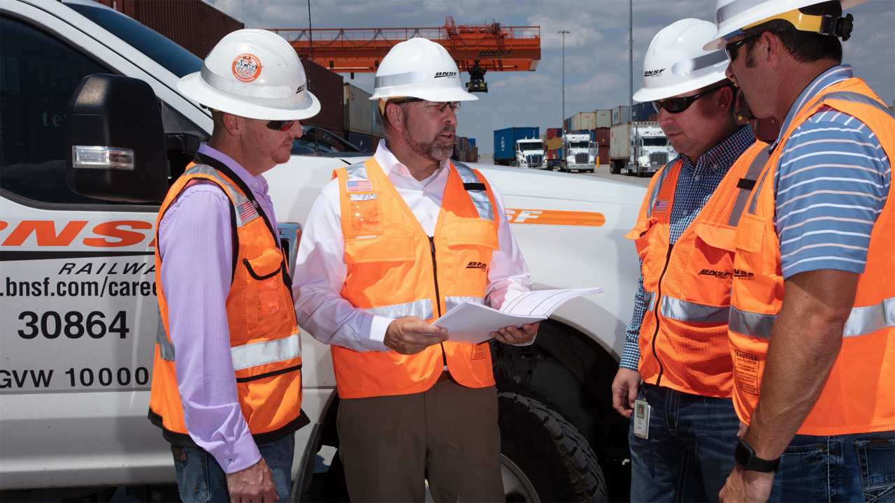 Steve Crise photo © Steve Crise 2022 Date: August 12, 2022 Location: BNSF Alliance Yard Ft. Worth, Texas GPS: Railroad: BNSF Locomotive#: None Subject: Photo shoot for John Cech Railway Track & Structures photo shoot. Image notes: © Steve Crise 2022 scrisephoto@gmail.com 310 963 9265 www.scrise.com