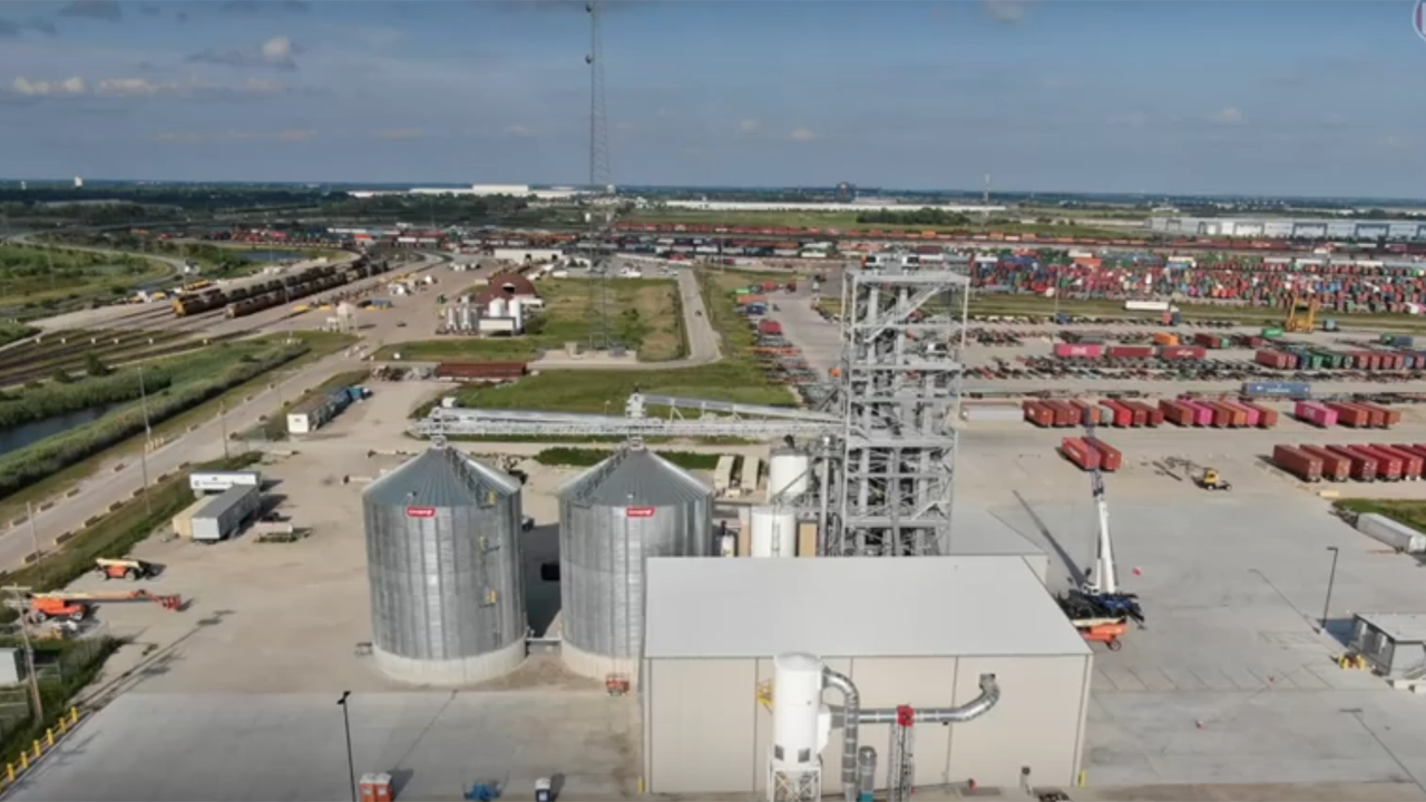 UP has opened its grain transload facility collocated at the Global IV intermodal terminal in Joliet, Ill. (Photograph Courtesy of UP)