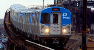 The Port Authority of New York and New Jersey’s proposed $8.3 billion capital and operating budget for 2023 includes funds to implement a new fare collection system and boost capacity for PATH. (Wikipedia/Trevor Logan photo)