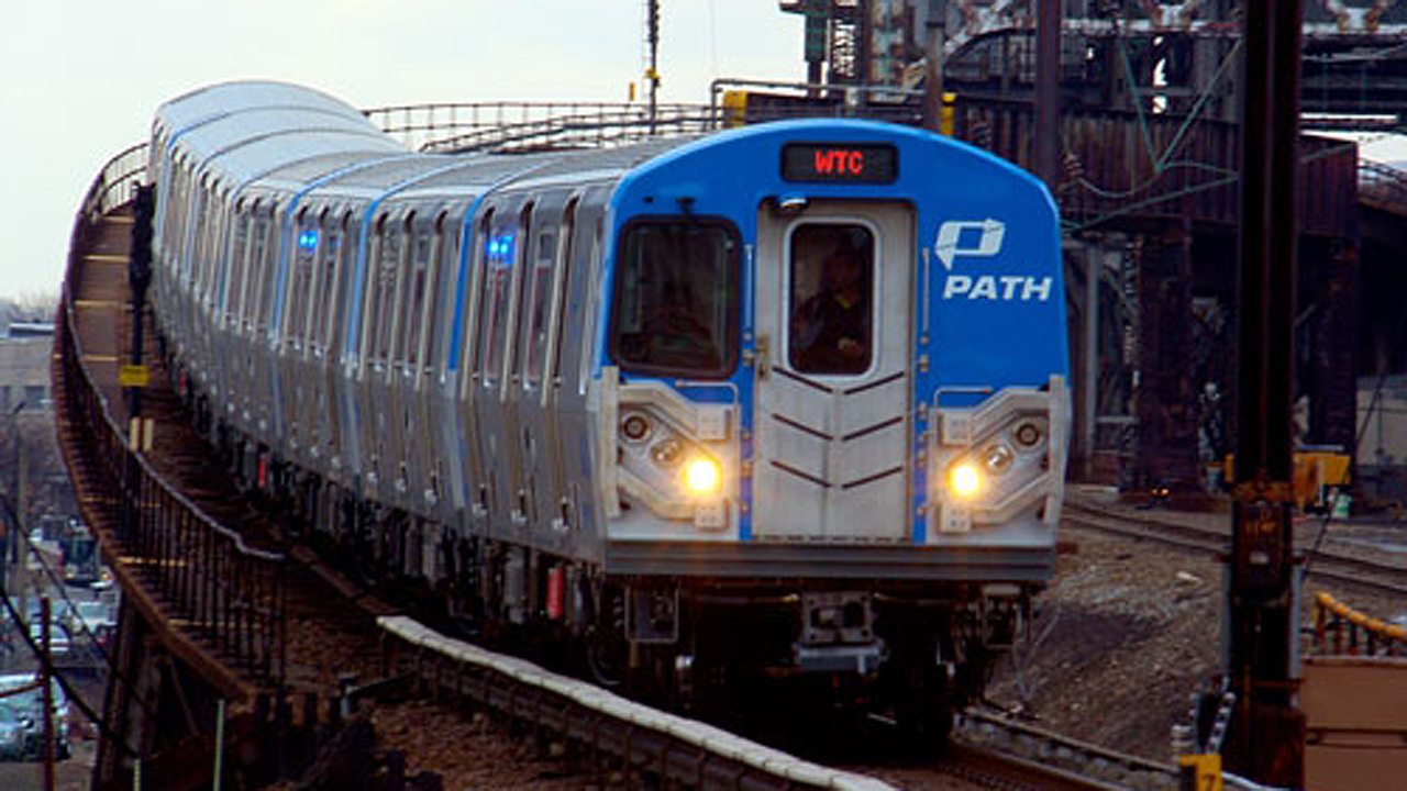 The Port Authority of New York and New Jersey’s proposed $8.3 billion capital and operating budget for 2023 includes funds to implement a new fare collection system and boost capacity for PATH. (Wikipedia/Trevor Logan photo)