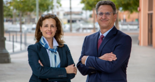 WTS-LA award winners Dina Aryan-Zahlan (left) and Tony Gioiello of the Port of Los Angeles.