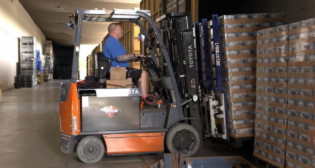 Anheuser-Busch is transitioning over 3,500 over-the-road loads onto the rail network. (Caption and Photograph Courtesy of Union Pacific)