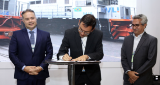 From left to right: Renan Filho, Brazil Minister of Transport; Fabio Marchiori, CFO and interim CEO of VLI; and Danilo Miyasato, President and Leader of Wabtec Latin America Region. (Photograph Courtesy of Wabtec)
