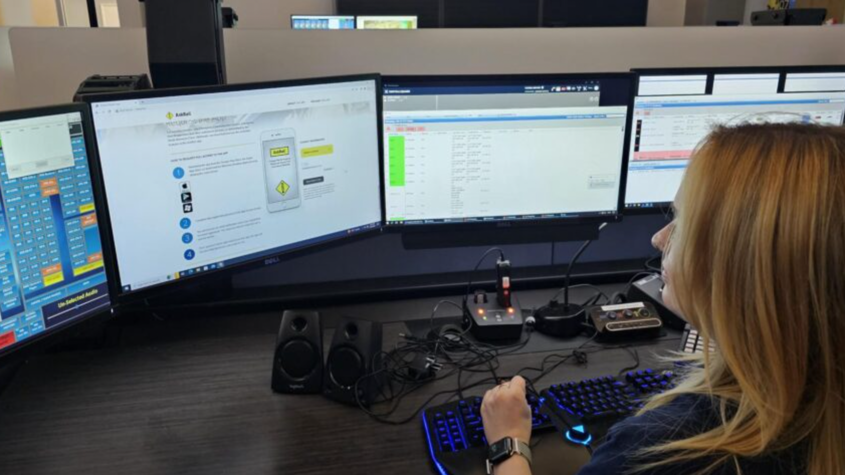 Sumner County Tennessee Emergency Communications Training Officer Brooke Elkins learns about AskRail. (Caption and Photograph Courtesy of AAR)