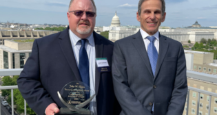 John Barnard, Director of Fueling Operations for BNSF and 2023 John H. Chafee Environmental Excellence Award recipient (left) with AAR SVP of Safety & Operations Mike Rush (right).