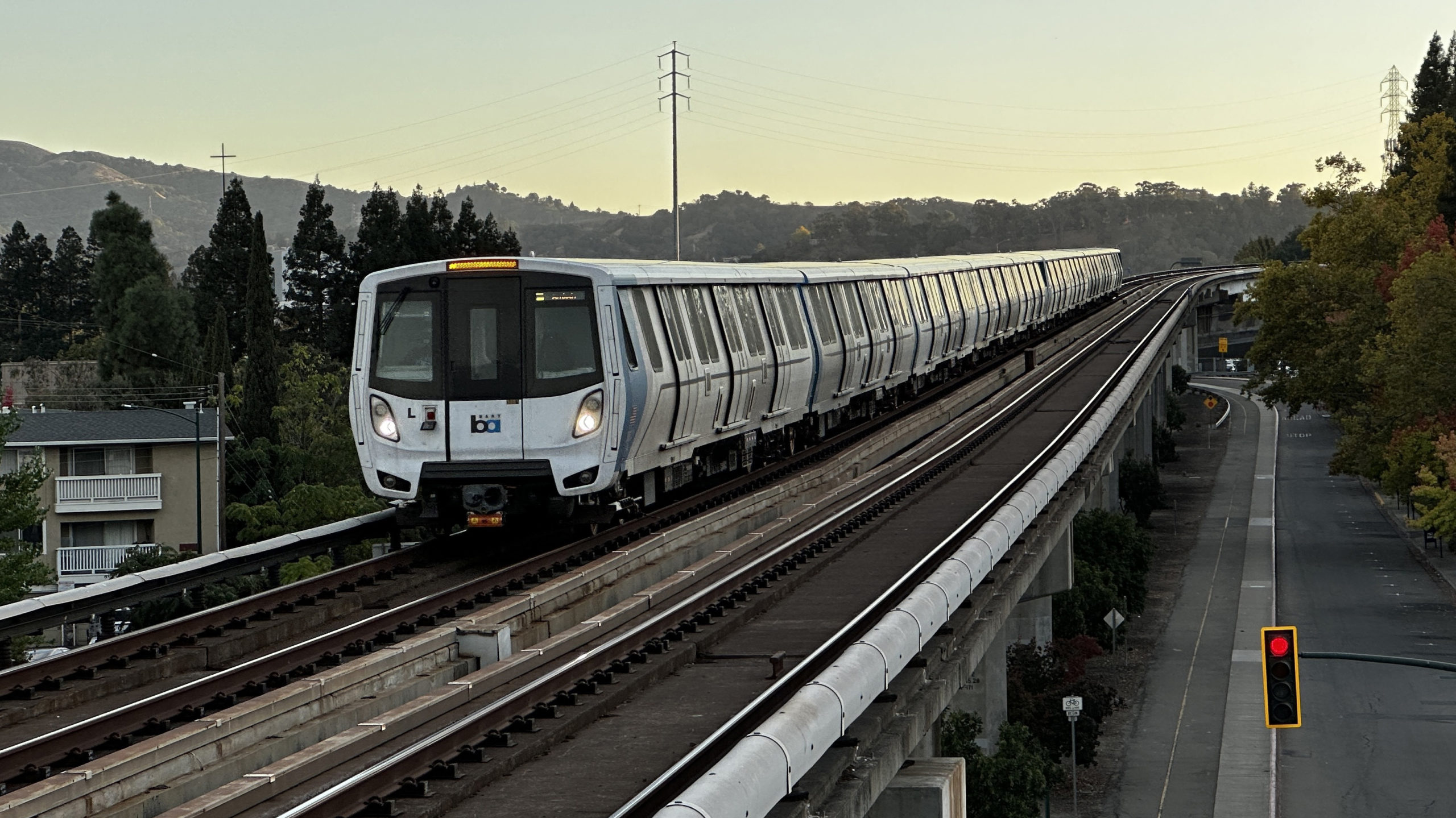 $5.15 billion in “bridge funding” has been proposed in the California Senate for public transit agencies over the next five years. (InvadingInvader Wikimedia Commons)