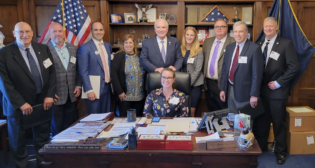 ASLRRA on May 17 reported via Twitter: “Meeting Rep. @MikeKellyPA today was wonderful! We had the chance to talk with him about how providing robust funding for infrastructure investments for #ShortLines is a proven way to help improve the industry’s (already excellent) safety record. #ASLRRAAdvocacy” (ASLRRA Photograph, via Twitter)