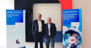 Stefan Fuchs, Chairman of the Executive Board of FUCHS SE (left), and John Kasel, President and CEO, L.B. Foster Company (right)