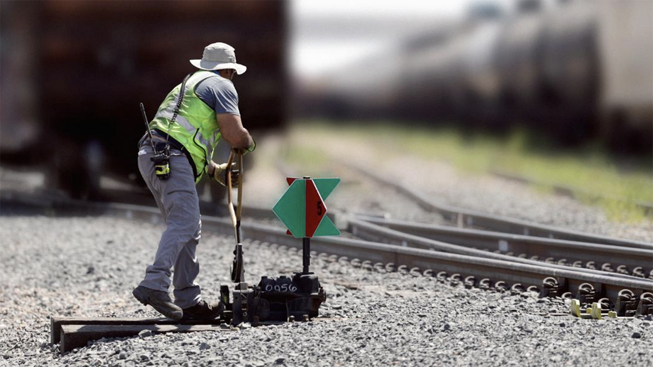 Part of a systemwide standardization initiative, new green-red switch targets indicate to operators when trains will be guided—or switched—from one track to another. (Caption and Photograph Courtesy of UP)