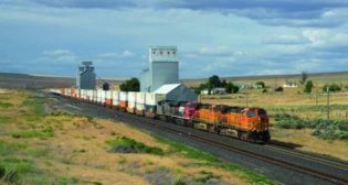 Total containers moved by double-stack freight trains were down by 5.1% in the United States from January 1 up to the end of November 2023 compared with the same period in 2022. Photo Credit: David Gubler