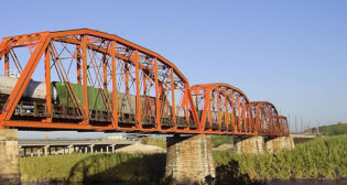 Union Pacific International Railroad Bridge view from Piedras Negras, Mexico. Wikimedia Commons/Manuel Velez