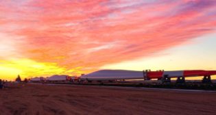 Union Pacific transported Vestas V163-4.5 MW wind turbine blades, the largest wind blade moved across U.S. rail networks. (UP photo)