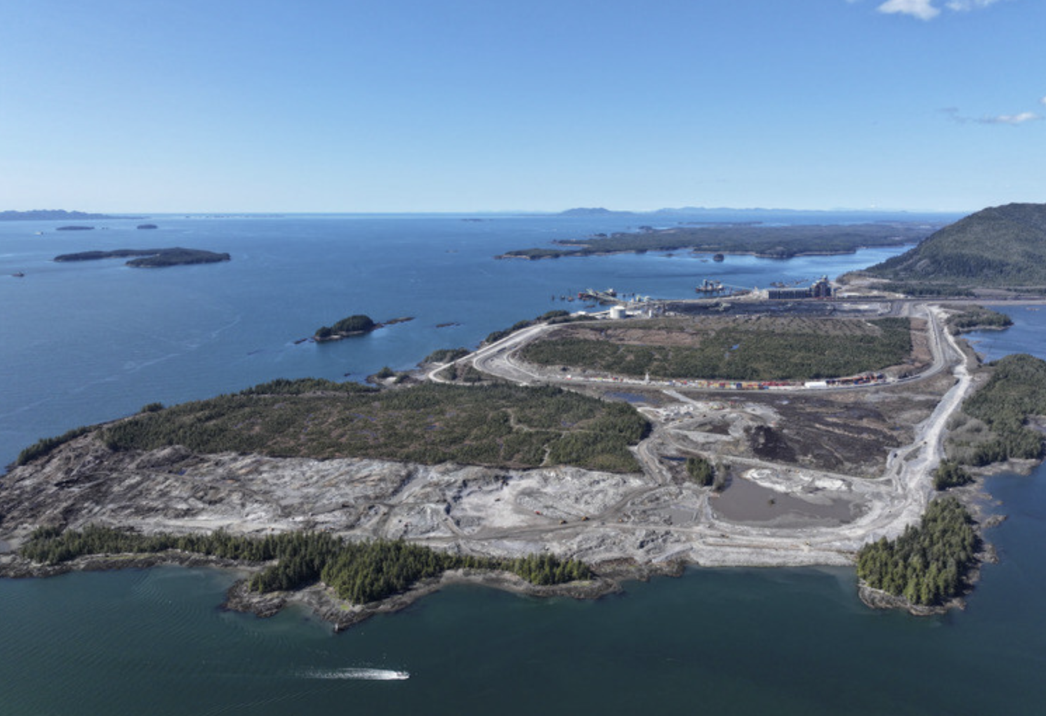 The Canada Infrastructure Bank has reached financial close on a C$150 million loan to Prince Rupert Port Authority for the first phase of CANXPORT, a new export logistics hub that will expand rail-to-container transloading at the CN-service Port of Prince Rupert in British Columbia. (CNW Group/Canada Infrastructure Bank)