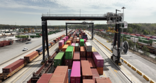 Six fully electric cranes power NS’s stacking operation at Austell, Ga., which the Class I says “represent a significant step toward reducing environmental impact and increasing operational efficiency.” (NS Photograph)