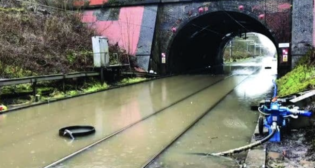 Greater consideration for network resilience can help to minimise disruption when extreme weather hits. (Network Rail Photograph)