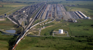 A southbound train at the Alliance Intermodal Facility, circa 2005. (Caption and Photograph Courtesy of BNSF)