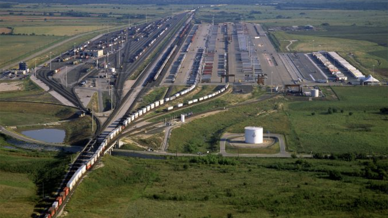 A southbound train at the Alliance Intermodal Facility, circa 2005. (Caption and Photograph Courtesy of BNSF)