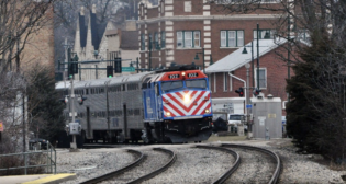 More than 4,100 University of Illinois Chicago (UIC) students have signed up to receive the new U-Pass + Metra, a pass that provides them unlimited rides on Metra and CTA for a reduced fare price under a one-year pilot program. (Metra Photograph)