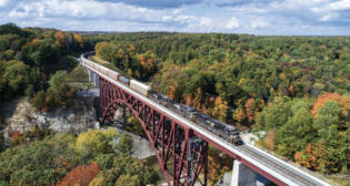 “In recent months, our Northern Region has significantly improved safety and operational performance across teams, from Massachusetts to Illinois,” NS reports. (NS Photograph)