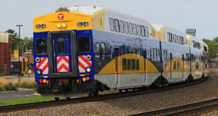 Northstar Line cab car 604 leading a train south through Elk River, Minn. Wikimedia Commons/Mulad