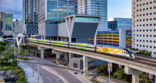 Brightline riders this spring and summer can receive a 20% discount on passenger rail tickets and a $100 food and beverage credit at Loews Miami Beach and Loews Coral Gables when booking a two-night stay. (Brightline Photograph)