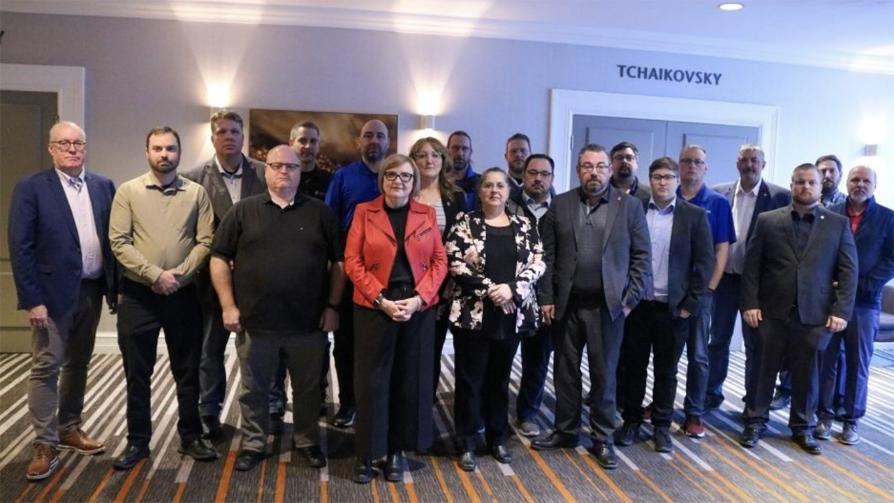 Unifor's VIA Rail Canada Bargaining Committee. (CNW Group/Unifor)