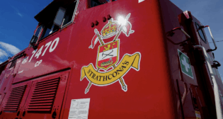 CP 7470, CPKC’s new ET44AC Tier 4, bears the logo of Lord Strathcona’s Horse (Royal Canadians), a distinguished Canadian armored regiment. (Screen Grab from CPKC video)