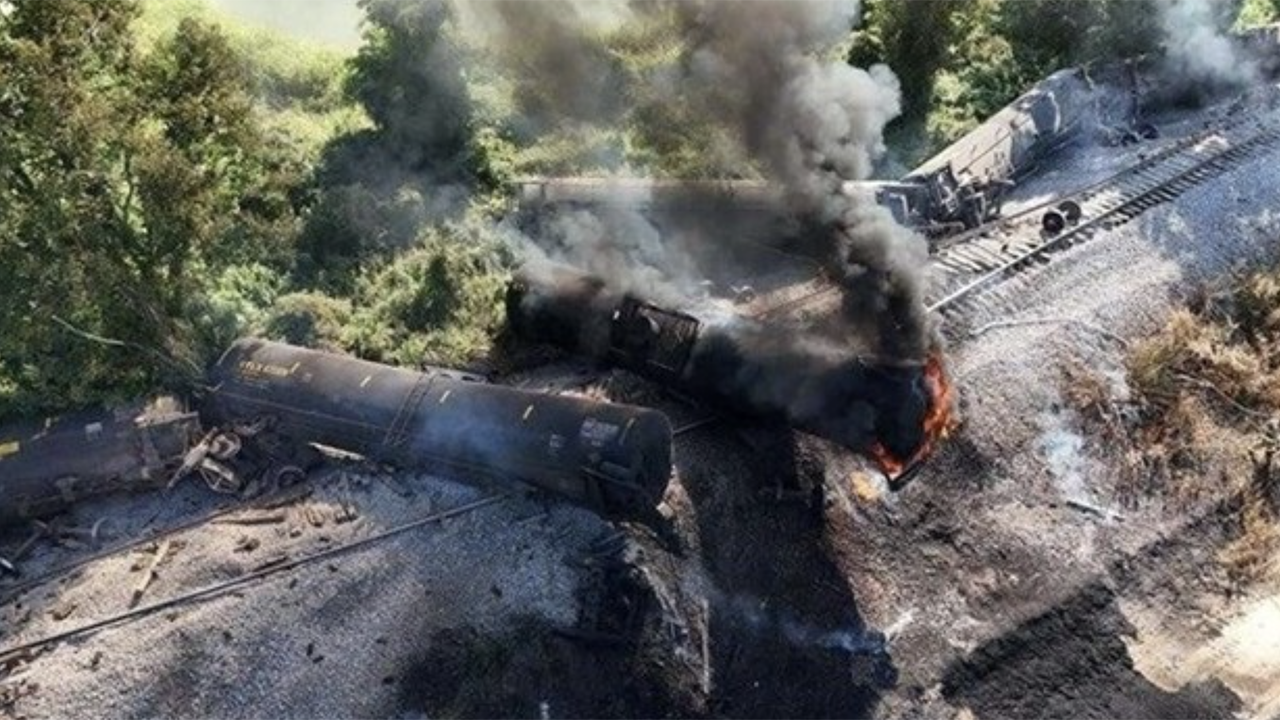 ​Aerial view of derailment site. (CN Photograph Courtesy of NTSB)​