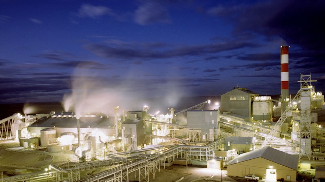 OmniTRAX has been named the exclusive rail partner for WE Soda’s largest U.S. mine, Westvaco in Green River, Wyo. (Photograph Courtesy of OmniTRAX)